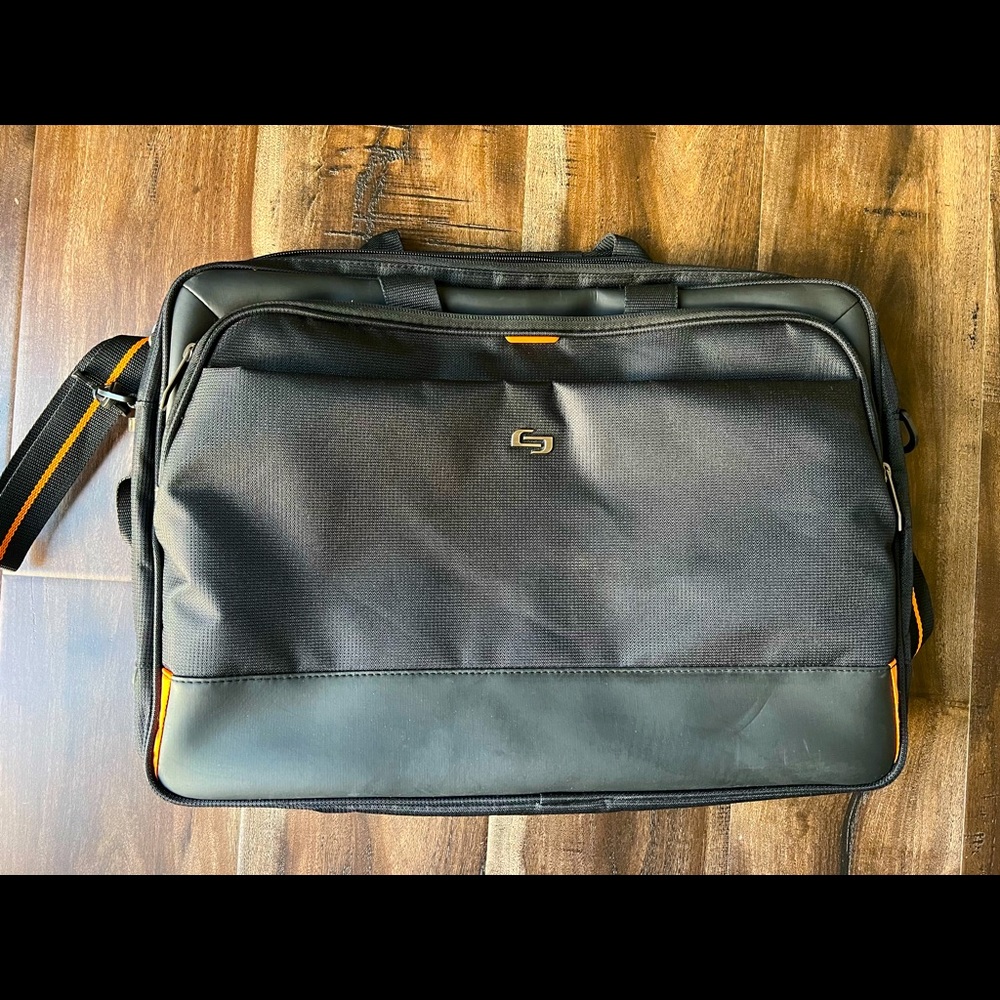 Solo Ace Slim Briefcase for 15.6 in Laptops. Black/Orange